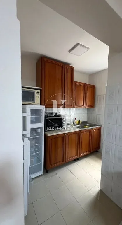 Tirane, jepet me qera zyre Kati 1, 95 m² 1.000 € (Myslym Shyri)