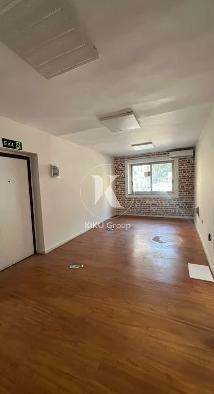 Tirane, jepet me qera zyre Kati 1, 95 m² 1.000 € (Myslym Shyri)