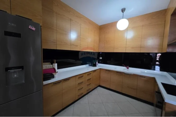 Tirane, jepet me qera apartament Kati 3, 96 m² 800 € 