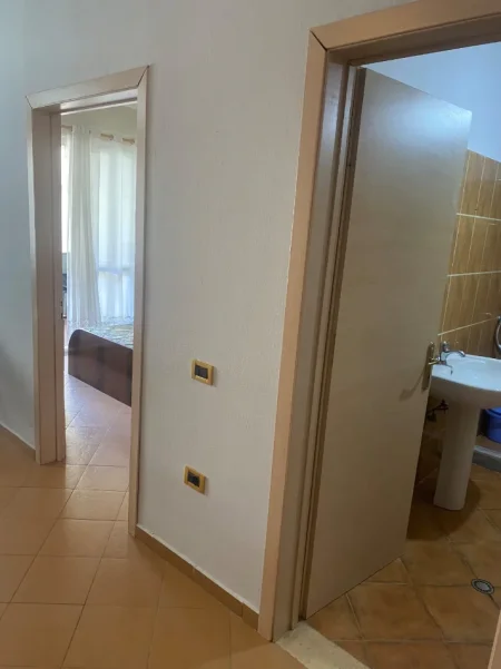 Tirane, jepet me qera apartament 1+1+Ballkon Kati 4, 68 m² 300 € 