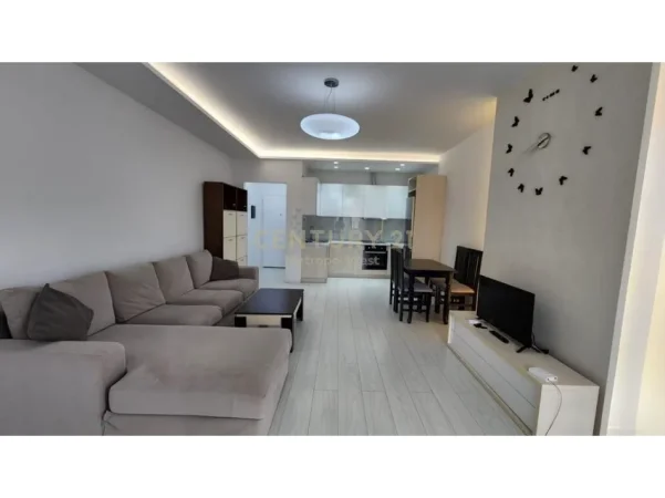Tirane, jepet me qera 1+1 Kati 5, 700 € 