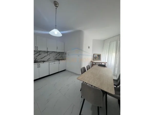Tirane, jepet me qera apartament 2+1 Kati 3, 134 m² 700 € (Vilat e Arabit,Fresk)