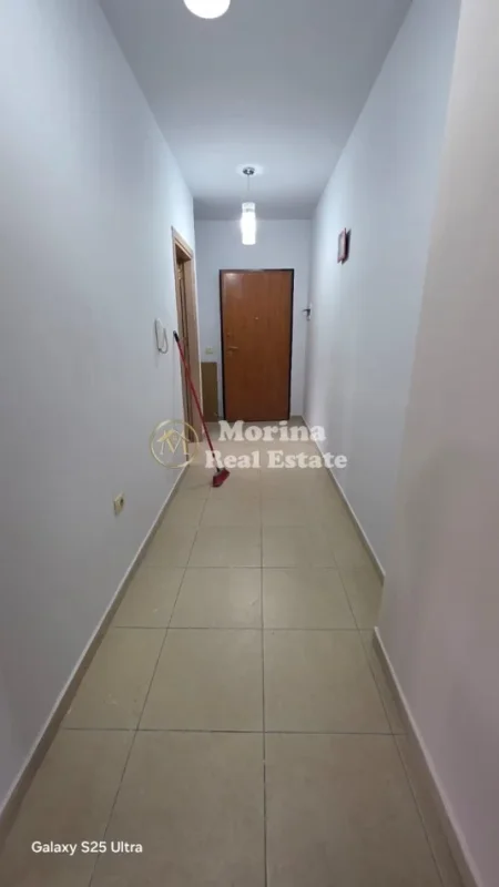 Tirane, jepet me qera apartament 2+1 Kati 3, 100 m² 500 € (Concord Center)