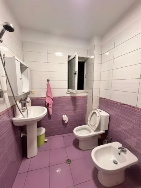 Tirane, jepet me qera apartament 2+1 Kati 3, 100 m² 500 € (Concord Center)