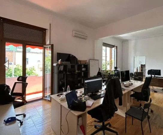 Tirane, jepet me qera apartament 4+1+Aneks+Ballkon , 1800 € bllok