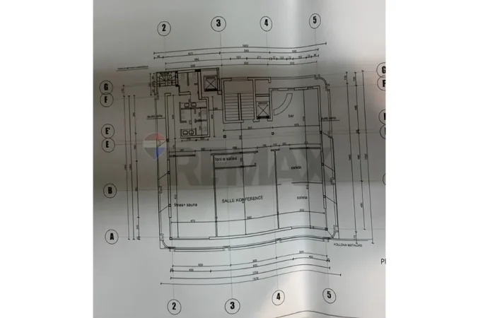 Tirane, jepet me qera dyqan Kati 4, 345 m² 400 € 
