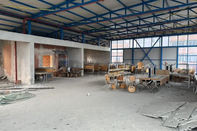 Tirane, jepet me qera dyqan Kati 4, 345 m² 400 € 