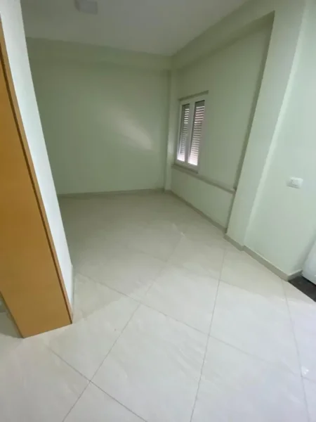 Tirane, jepet me qera apartament 3+1 Kati 1, 120 m² 600 € (Qytet Studenti)