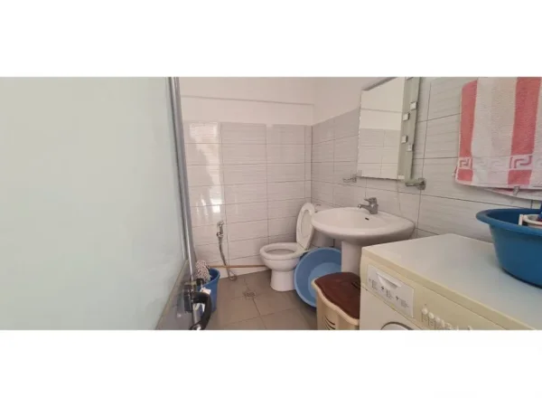jepet me qera Vile 1+1 Kati 1, 56 m² 350 € (Rruga Hajdar Hidi)