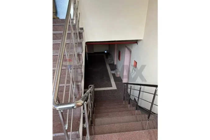 Tirane, jepet me qera hotel , 2.423 m² 10.000 € 