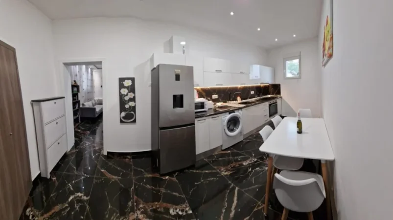 Tirane, shitet truall , 306 m² 400.000 € (QSUT)