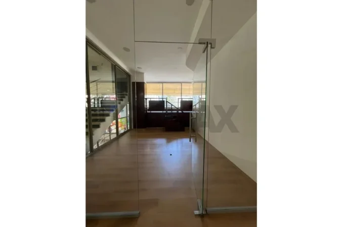 Tirane, shitet zyre Kati 1, 79 m² 