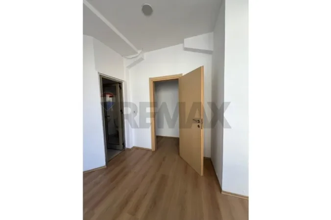 Tirane, shitet zyre Kati 1, 79 m² 