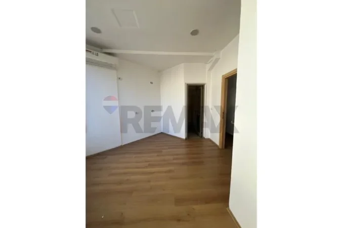 Tirane, shitet zyre Kati 1, 79 m² 