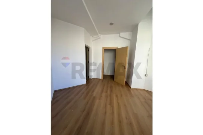 Tirane, shitet zyre Kati 1, 79 m² 