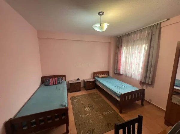 Tirane, shes apartament 1+1 Kati 5, 60 m² (Bulevardi Zogu i Pare)