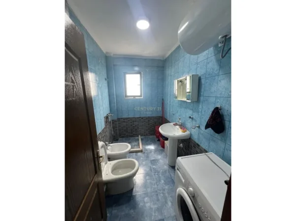 Tirane, shes apartament 1+1 Kati 5, 60 m² (Bulevardi Zogu i Pare)