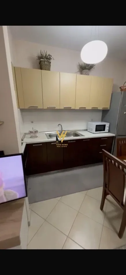 Tirane, jepet me qera apartament 1+1+Ballkon Kati 8, 70 m² 470 € (ASTIR)