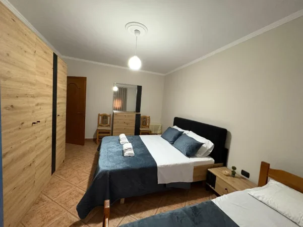 Tirane, jepet me qera apartament 1+1 Kati 2, 72 m² 450 € (LAPRAKE)