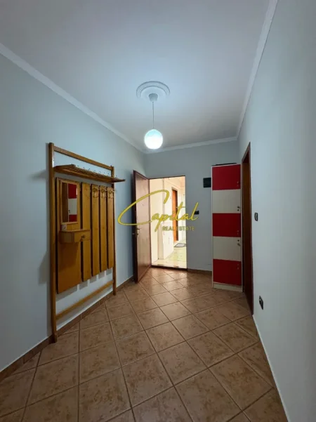 Tirane, jepet me qera apartament 1+1 Kati 2, 72 m² 450 € (LAPRAKE)