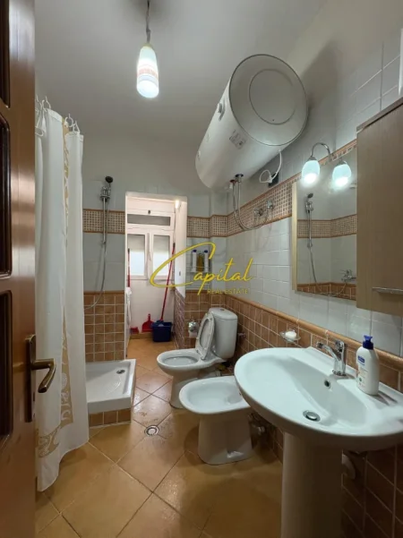 Tirane, jepet me qera apartament 1+1 Kati 2, 72 m² 450 € (LAPRAKE)