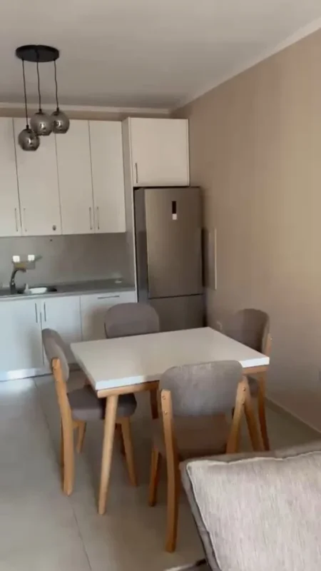 Tirane, jepet me qera apartament 2+1 Kati 4, 100 m² 650 € (Rruga Xhanfize Keko)
