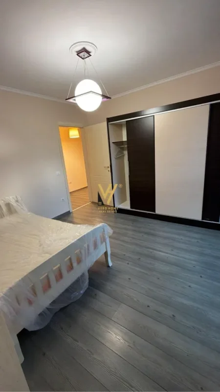 Tirane, jepet me qera apartament 2+1+Ballkon Kati 4, 100 m² 1.000 € (RRUGA MARKO BOCARI)