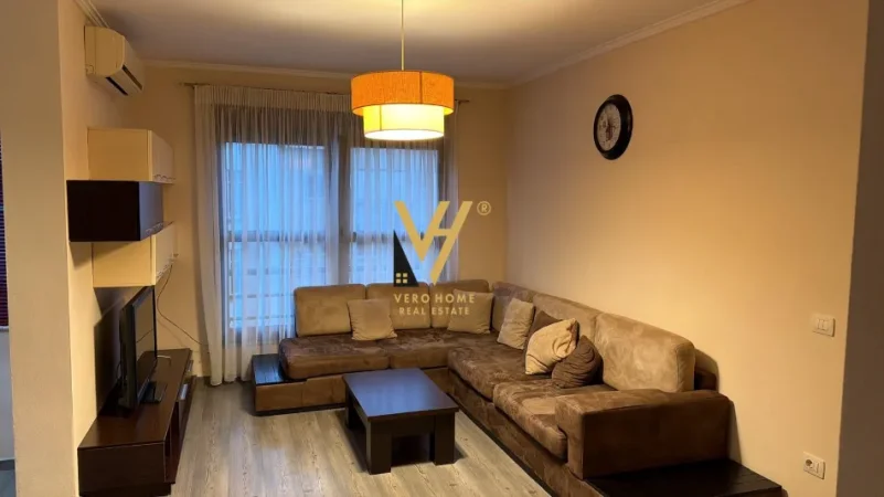 Tirane, jepet me qera apartament 2+1+Ballkon Kati 4, 100 m² 1.000 € (RRUGA MARKO BOCARI)