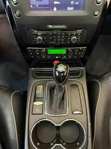 Tirane, shes makine Maserati quattroporte s Benzin, automatik Kondicioner 180.000 km 25.000 €