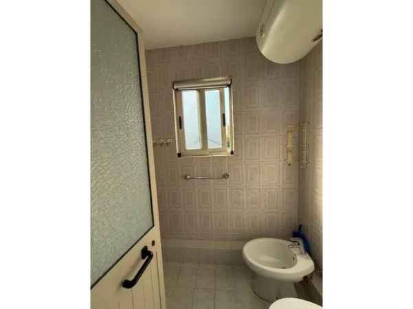 Tirane, jepet me qera apartament 2+1 Kati 4, 83 m² 700 € (BULEVARDI ZHAN DARK)