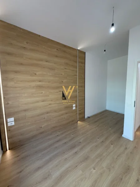 Tirane, jepet me qera ambjent biznesi Kati 1, 60 m² 500 € (ALI DEMI)
