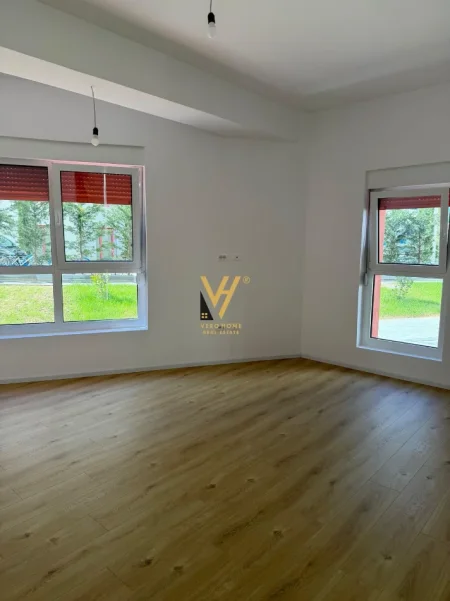 Tirane, jepet me qera ambjent biznesi Kati 1, 60 m² 500 € (ALI DEMI)