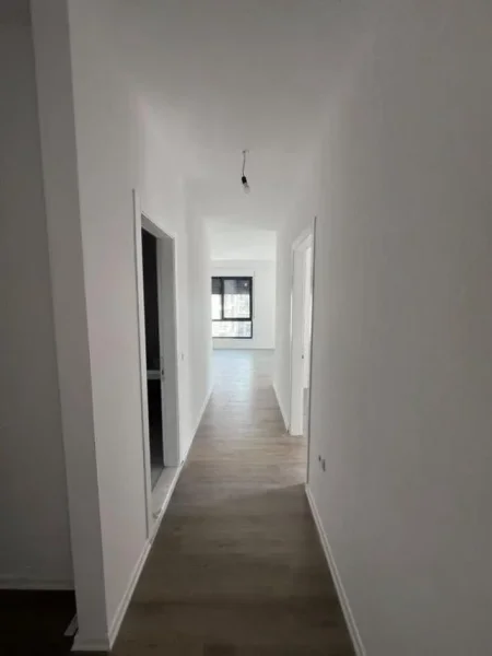 Tirane, jepet me qera zyre Kati 2, 103 m² 800 € (xhanfize keko)