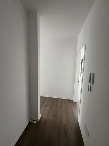 Tirane, jepet me qera zyre Kati 2, 103 m² 800 € (xhanfize keko)