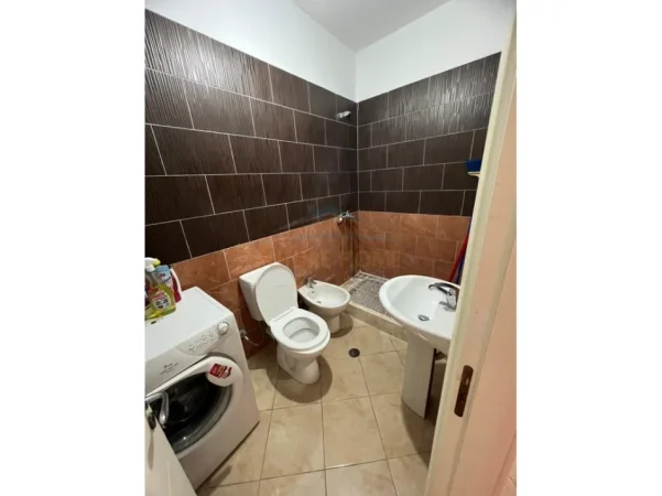 Tirane, shitet apartament 2+1 Kati 0, 79 m² 105.000 € (Kompleksi Tom Doshi)