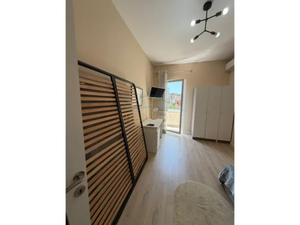 Shqiperi, jepet me qera apartament 2+1 Kati 2, 75 m² 880 €