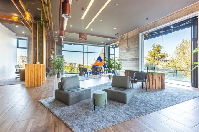 Tirane, jepet me qera zyre Kati 1, 220 m² 600 € 