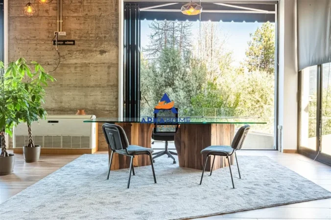 Tirane, jepet me qera zyre Kati 1, 220 m² 600 € 