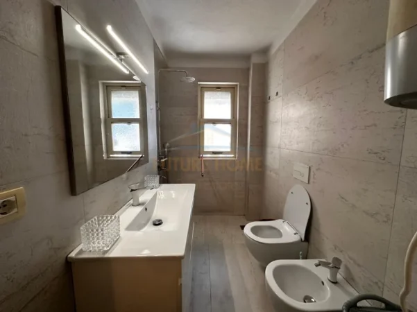 Tirane, jepet me qera apartament 2+1 Kati 4, 69 m² 700 € 