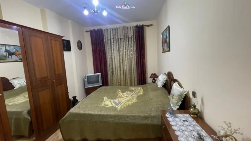 Tirane, jepet me qera apartament 2+1 Kati 4, 100 m² 520 € (Sokrat Miho)