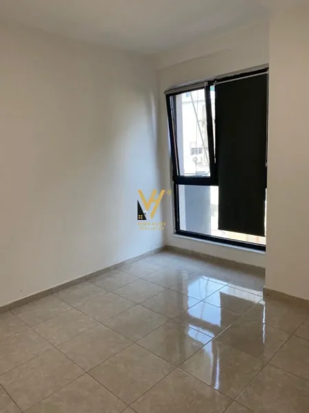 Tirane, jepet me qera zyre Kati 2, 90 m² 820 € (PAZARI I RI)