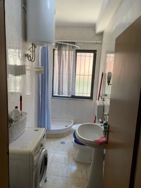 Tirane, jepet me qera garsonier Kati 1, 40 m² 400 € (VASIL SHANTO)