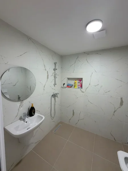 Tirane, jepet me qera apartament 2+1 Kati 1, 108 m² 700 € (CASA ITALIA)
