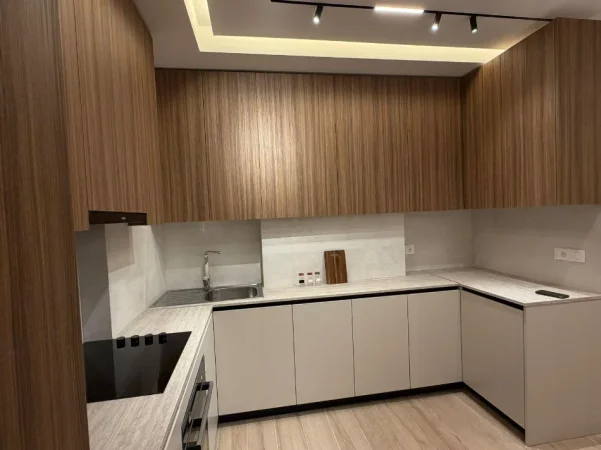 Tirane, jepet me qera apartament 1+1 Kati 3, 70 m² 750 € (Zogu i Zi)