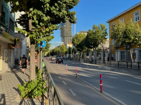 Shqiperi, jepet me qera , 73 m² 1.500 € (Rruga e Durresit)