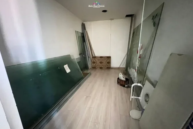 Tirane, jepet me qera zyre Kati 2, 300 m² 4.500 € (stadiumi dinamo)