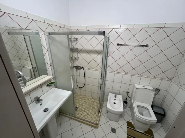 Jepet me qera apartament 2+1+2+ parking ne Astir , 550 Euro