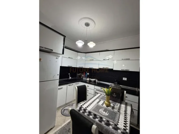 Tirane, jepet me qera apartament 1+1 Kati 6, 51 m² 450 € (yzberisht)