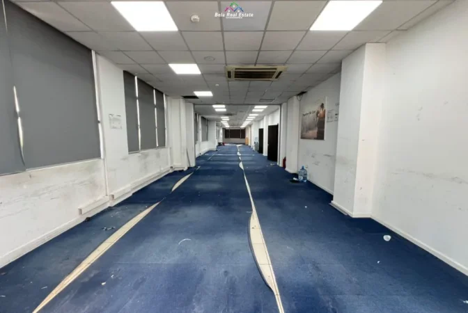 Tirane, jepet me qera zyre Kati 1, 500 m² 7.000 € (stadiumi dinamo)