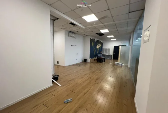 Tirane, jepet me qera zyre Kati 1, 500 m² 7.000 € (stadiumi dinamo)